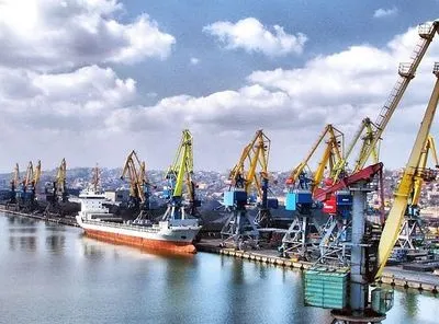 У порту Маріуполя через Кримський міст знизилися вантажопереробки