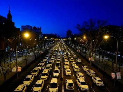 Такси заблокировали основную автомагистраль Мадрида