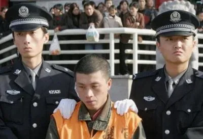 У Китаї стратили злочинця, який скоїв наїзд на натовп людей