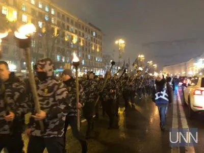 У Києві влаштували смолоскипний марш на честь Героїв Крут