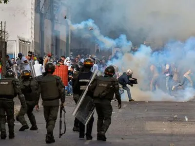 В столкновениях в Венесуэле погибли по меньшей мере 40 человек