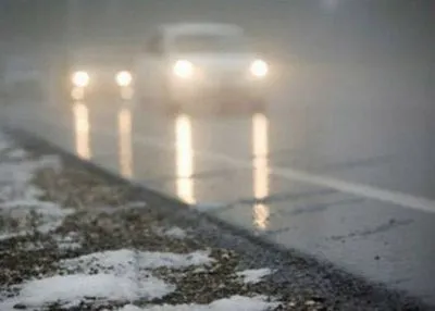 Водителей предупредили о заснеженных дорогах и тумане