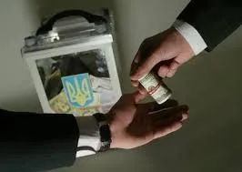В сети появилось видео подкупа избирателя в образовательном учреждении Донецкой области