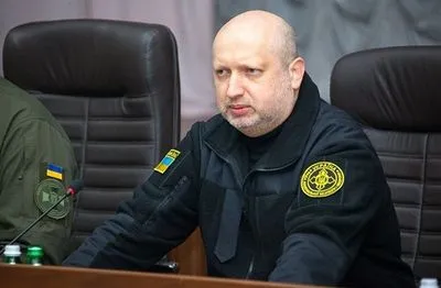 Турчинов заверил, что война не помешает украинской армии перейти на стандарты НАТО