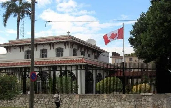 Канада скоротить посольство на Кубі через дивні симптоми