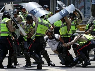 Кількість затриманих у Венесуелі наблизилася до тисячі