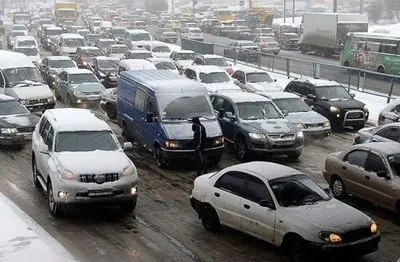В Киеве отдельные улицы сковали пробки