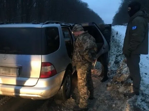 Военнослужащий продавал оружие во Львовской области