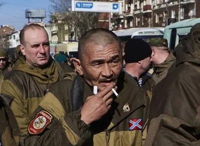Работник СБУ продавал сделанные на оккупированном Донбассе сигареты