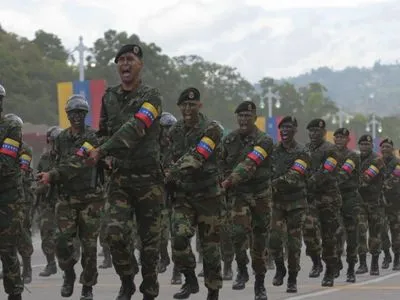 ВВС Венесуэлы назвали предателем своего генерала за признание Гуайдо