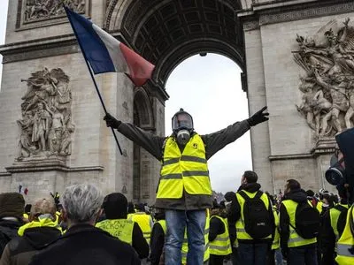 Поліція затримала в Парижі 22 учасника протестів "жовтих жилетів"