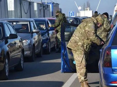 Пасажиропотік через КПВВ на Донбасі збільшився