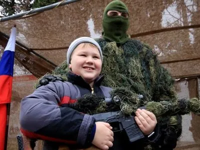 У анексованому Севастополі відкрили центр, де будуть вчити школярів поводитися зі зброєю