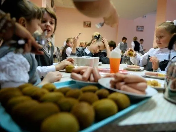 Минулого року в школах Києва зафіксували 10 серйозних порушень у сфері харчування