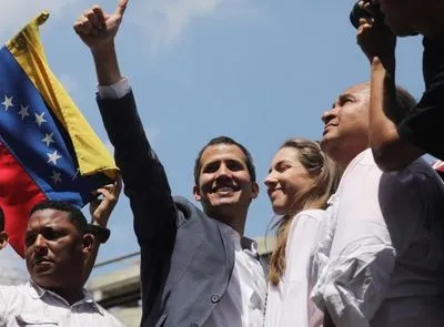 Польша собирается признать Гуайдо временным президентом Венесуэлы