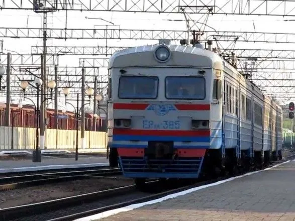 В Ровно под поезд бросился человек