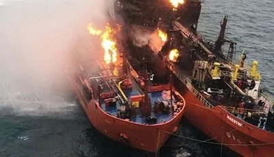 На танкерах в Чорному морі залишилось п'ять осередків пожежі