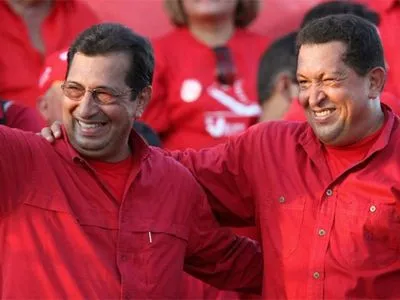 Старший брат Чавеса заявив про готовність взятися за зброю для захисту миру в Венесуелі