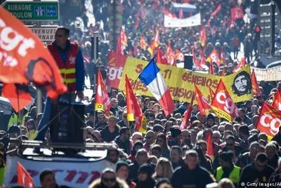 Новые протесты во Франции: тысячи людей вышли на улицы по призыву профсоюзов