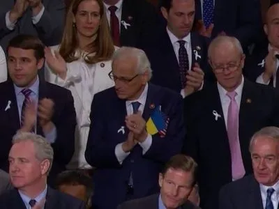 Конгресмен США прийшов на виступ Трампа з українським прапором