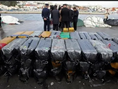 Біля Португалії затримали судно із наркотиками: на борту були українські моряки