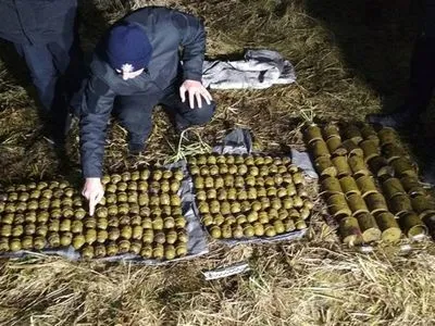 В Хмельницкой области нашли мешки с боеприпасами
