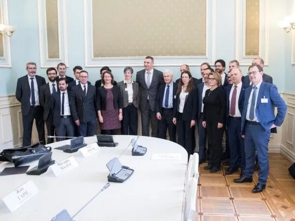 Киев подписал Меморандум о сотрудничестве в управлении отходами с французской компанией "Сюэз Интернешнл CAC"