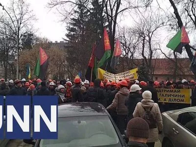 Во Львове шахтеры пикетировали областную администрацию