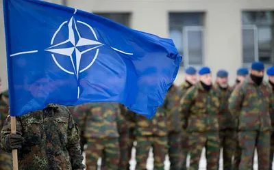 Німеччина пообіцяла НАТО підвищити витрати на оборону