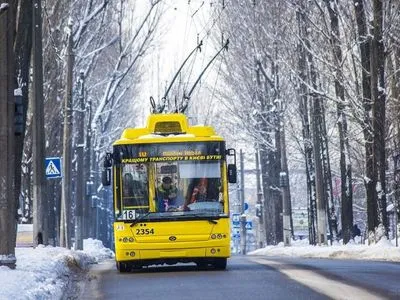 Авария на сети "Киевводоканала" заблокировала движение троллейбусов