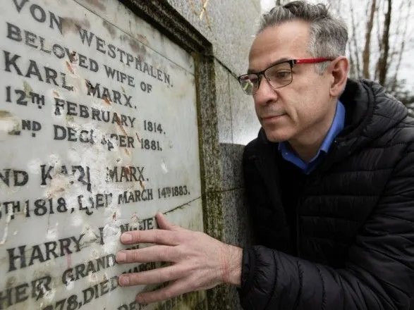 В Лондоне разбили надгробие могилы Карла Маркса