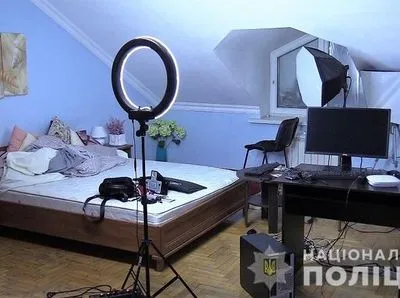 В Киеве обустроили порностудию с 20 веб-моделями