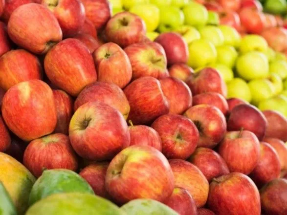 У латвійських яблуках знайшли заборонені пестициди