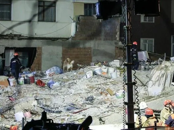 Число жертв обрушения дома в Стамбуле возросло до 11