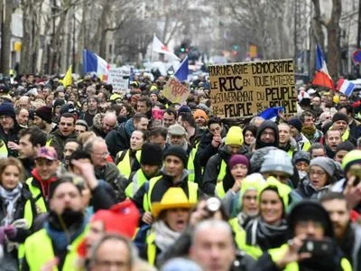 На акции "желтых жилетов" во Франции вышли 50 тысяч человек