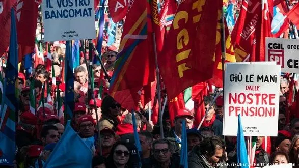 Сотни тысяч людей вышли на антиправительственный протест в Риме