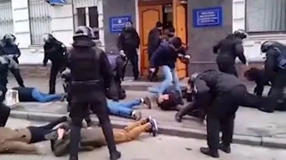 После избиения активистов в Киеве из-за действий полицейских открыли производство