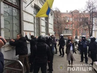 У Києві штурмували управління поліції: 40 затриманих, троє поліцейських у лікарні