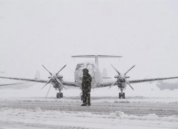 Снегопады в Японии спровоцировали массовую отмену авиарейсов