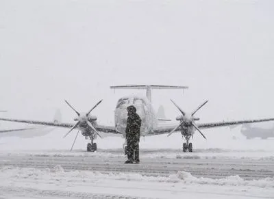 Снігопади в Японії спровокували масову відміну авіарейсів