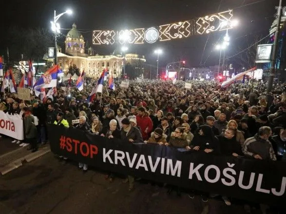 u-serbiyi-desyatki-tisyach-gromadyan-viyshli-na-protesti