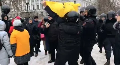 У Петербурзі на "Марші матерів" затримали сімох осіб