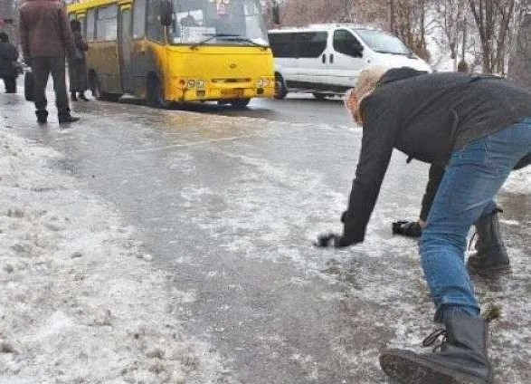 За вихідні у Києві через ожеледицю травмувалися 74 особи