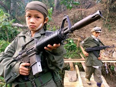 У збройних конфліктах по всьому світу воюють до 250 тис. дітей-солдатів