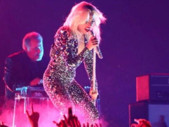 Леди Гага поразила глэм-рок-версией хита из номинированного на "Оскар" фильма