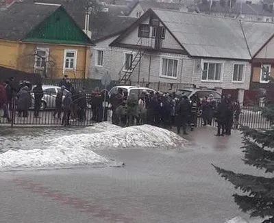 У Білорусі учень вбив школяра та вчительку