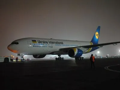 На борту самолета Афины-Киев обнаружили неизвестное вещество