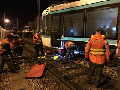У Франції за загадкових обставин зіштовхнулись трамваї: 12 постраждалих