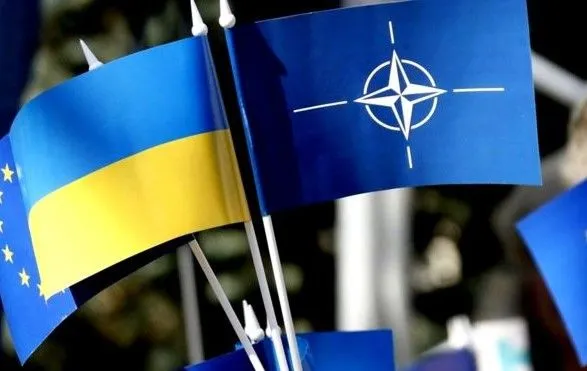 Порошенко анонсировал подписание изменений в Конституцию о курсе на ЕС и НАТО