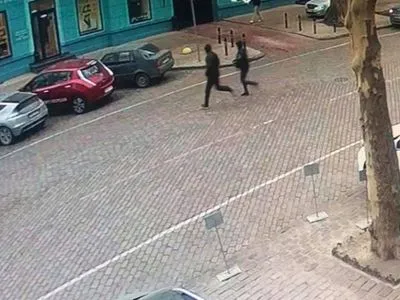 В Одессе мужчины ограбили прохожего и прибежали в полицию
